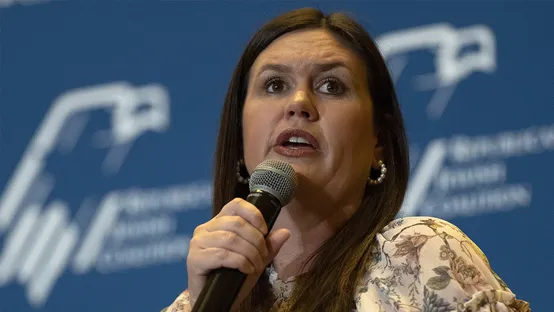 Sarah Sanders Drops Political Bombshell in 2024 Race – You Won’t Believe Who Just Got the Governor’s Back!