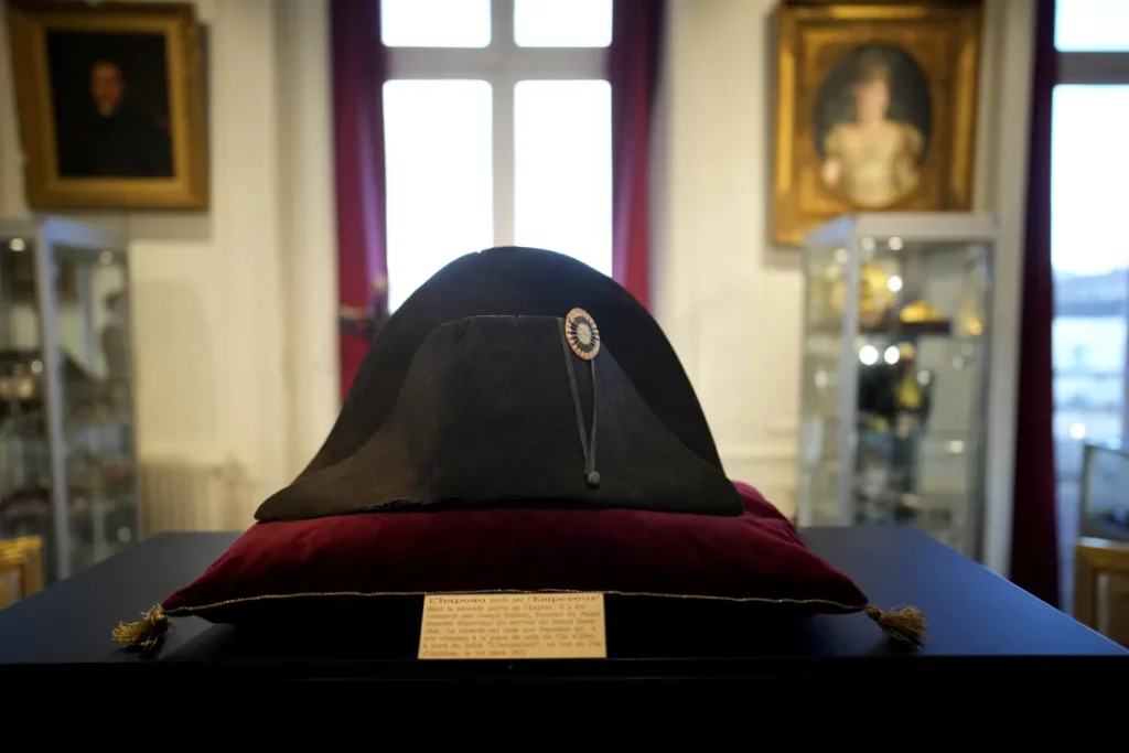 Napoleon’s Iconic Hat Commands Staggering $2.1 Million at Auction – The Unveiling of a French Emperor’s Timeless Legacy!