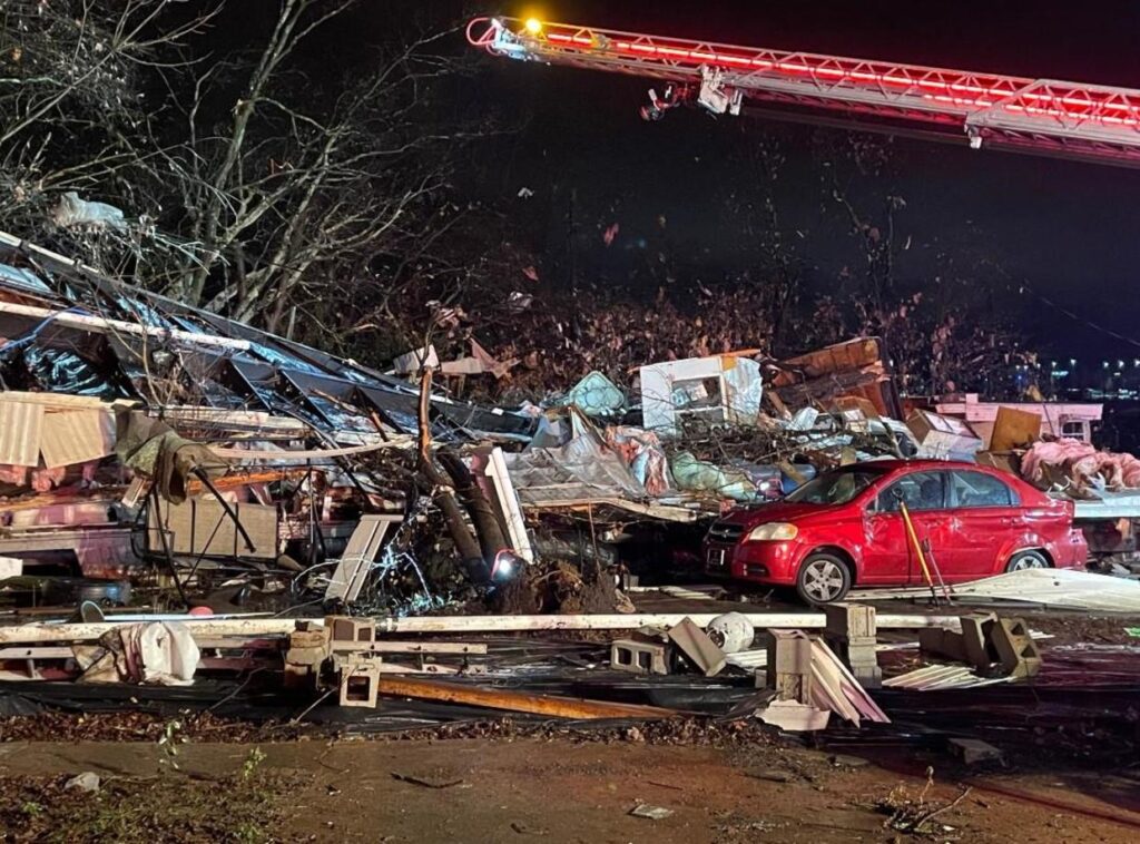 Deadly Tornadoes Rip Through Tennessee, Leaving 6 Lives Lost and Communities Shattered – Exclusive Footage Inside!